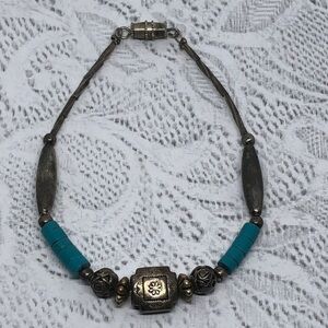 VINTAGE southwestern Native American artisan sterling silver bracelet